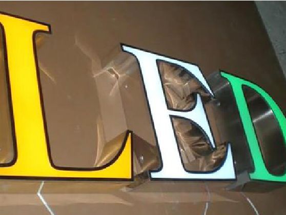 张家界介绍LED招牌的基础知识。